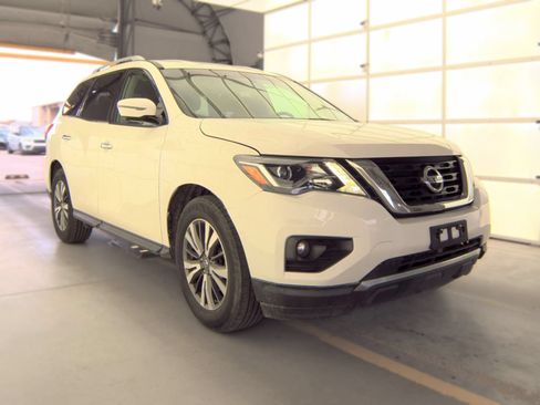Used 2020 Nissan Pathfinder SL AWD/4WD image 2