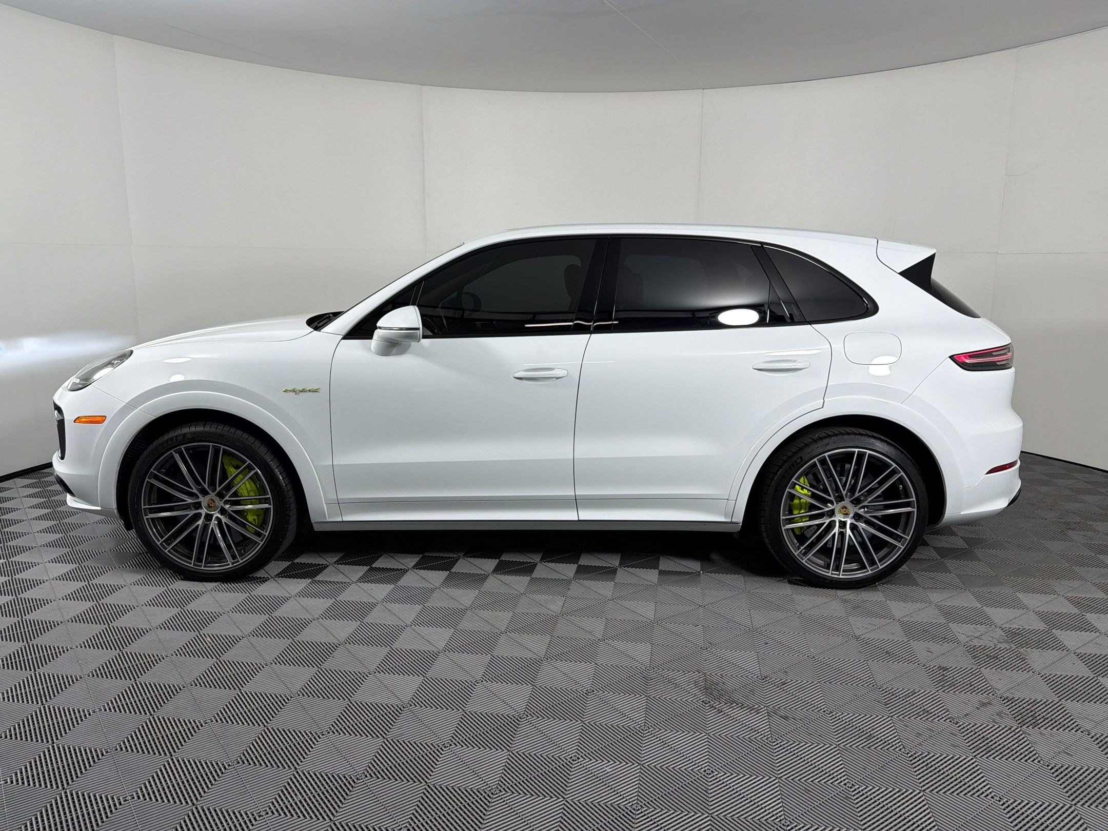 Certified 2022 Porsche Cayenne Turbo S AWD/4WD image 2