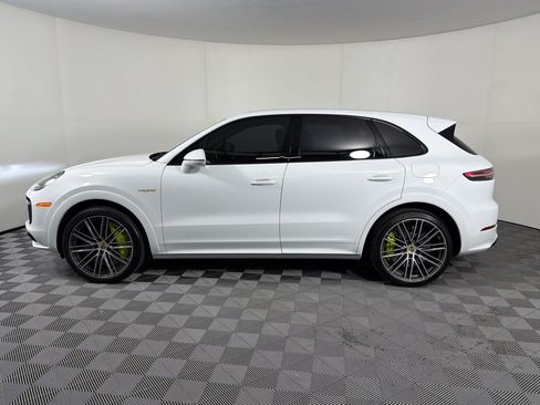 Certified 2022 Porsche Cayenne Turbo S AWD/4WD image 2