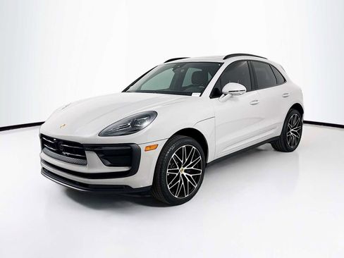 Certified 2025 Porsche Macan image 1