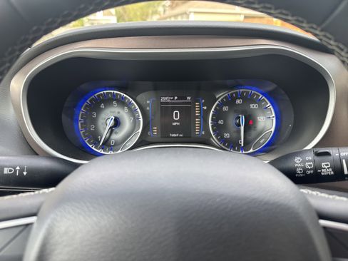 Used 2023 Chrysler Voyager LX FWD image 20