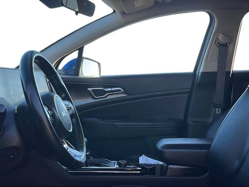 Used 2024 Kia Sportage EX image 11