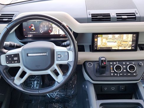 Used 2021 Land Rover Defender 110 SE image 29