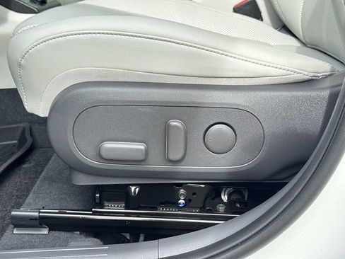 Used 2024 Hyundai Kona Limited image 22