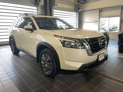 Used 2024 Nissan Pathfinder SV