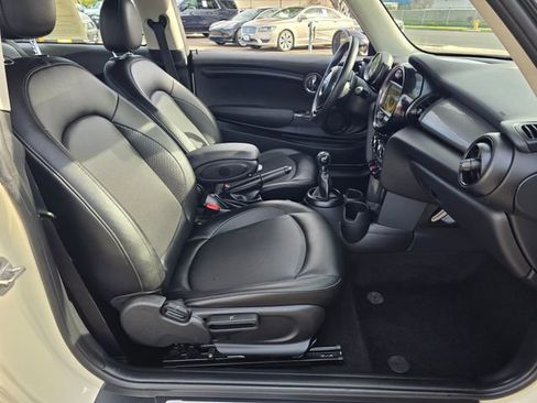 Used 2018 MINI Cooper 2-Door Hardtop w/ Cold Weather Package image 10