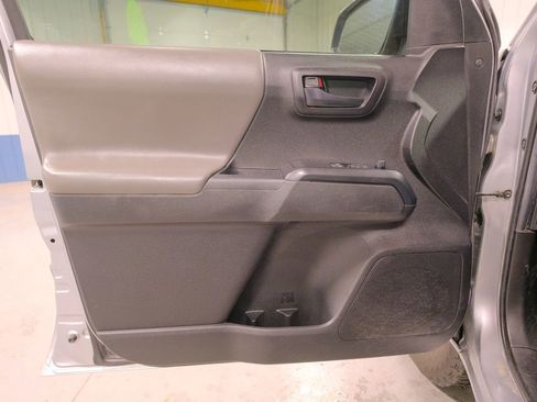 Used 2022 Toyota Tacoma SR w/ SR Convenience Package image 26