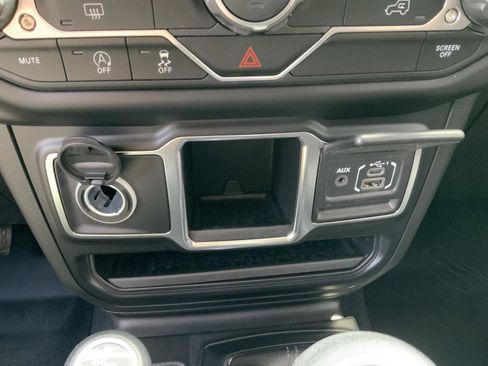 Used 2022 Jeep Wrangler Unlimited Sport AWD/4WD image 40