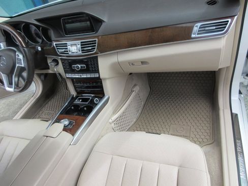 Used 2014 Mercedes-Benz E 550 4MATIC Sedan image 31