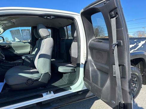 Used 2019 Toyota Tacoma SR w/ SX Package image 14