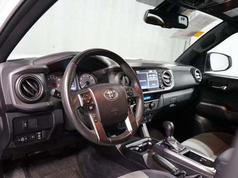 Used 2021 Toyota Tacoma TRD Off-Road image 7