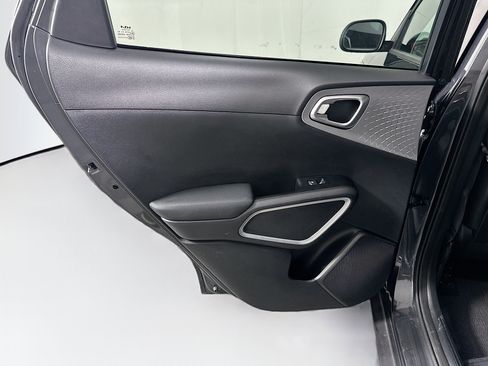Used 2025 Kia Soul LX w/ LX Technology Package FWD image 25