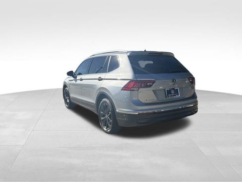 Used 2022 Volkswagen Tiguan SE image 3