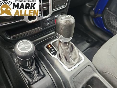 Used 2018 Jeep Wrangler Unlimited Sahara image 16