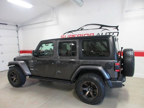 Used 2018 Jeep Wrangler Unlimited Sahara w/ LED Lighting Group AWD/4WD image 4