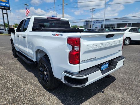 Certified 2023 Chevrolet Silverado 1500 Custom image 18