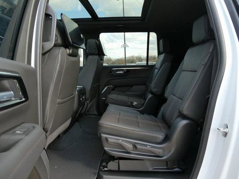 New 2026 Chevrolet Suburban High Country image 18