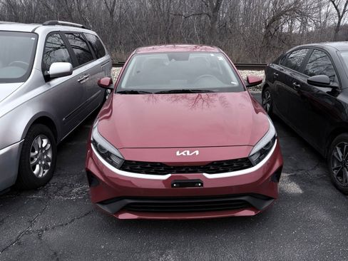 Used 2023 Kia Forte LXS image 2