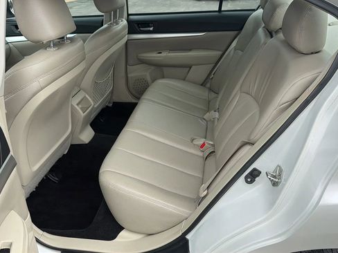 Used 2010 Subaru Legacy 2.5i Premium image 11