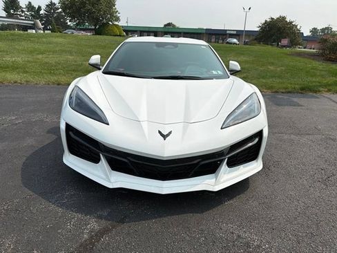 Used 2025 Chevrolet Corvette E-Ray w/ Stealth Interior Trim Package AWD/4WD image 3