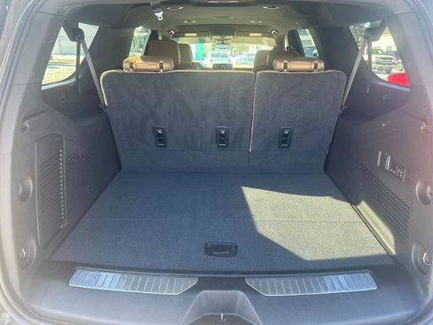 Used 2023 Chevrolet Suburban Premier image 24