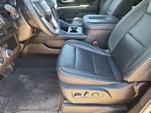 Used 2024 GMC Yukon SLT AWD/4WD image 8
