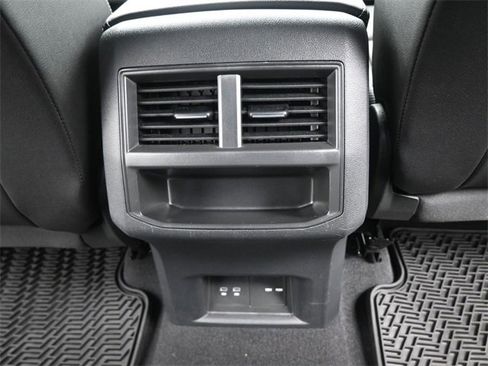 Used 2023 Volkswagen Atlas Cross Sport SE image 24