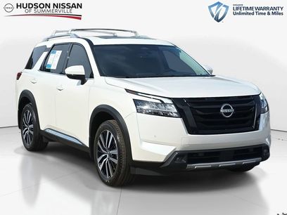 Used 2024 Nissan Pathfinder Platinum w/ Black Appearance Package