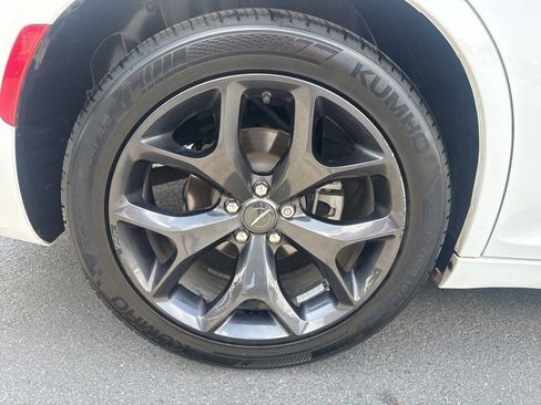 Certified 2023 Chrysler 300 S RWD image 9