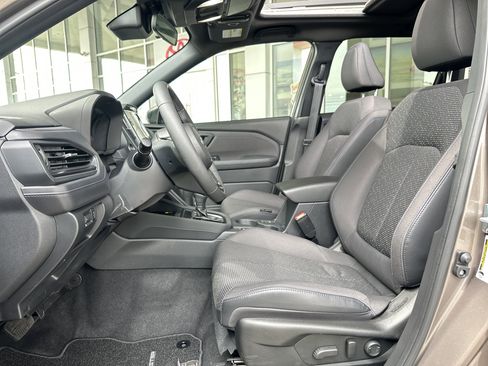 Used 2025 Subaru Forester Premium AWD/4WD image 11