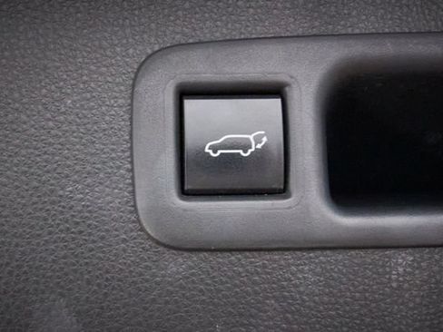 Used 2021 Toyota Highlander XLE AWD/4WD image 28
