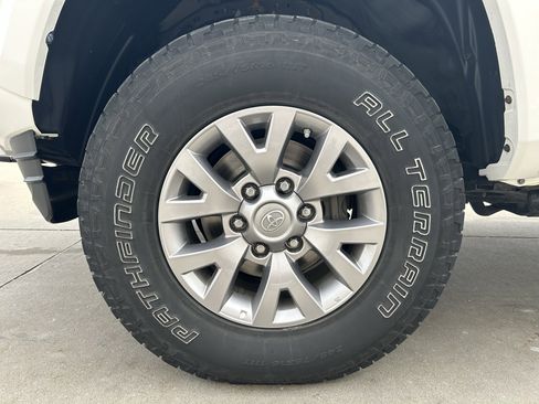 Certified 2018 Toyota Tacoma SR5 image 12