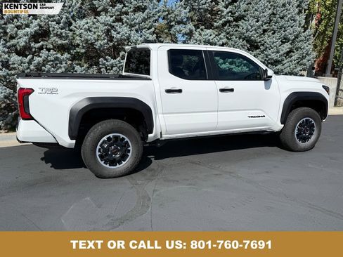 Used 2025 Toyota Tacoma TRD Off-Road image 9