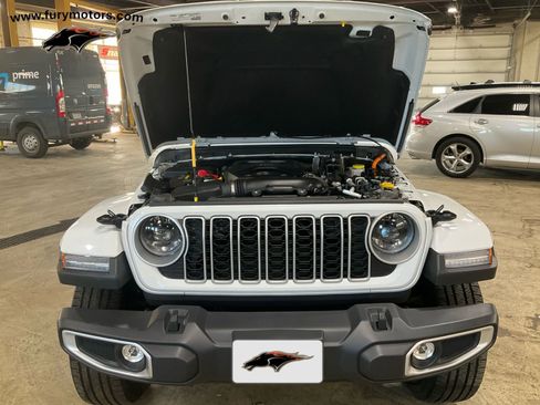 Used 2025 Jeep Wrangler Unlimited Sahara image 24