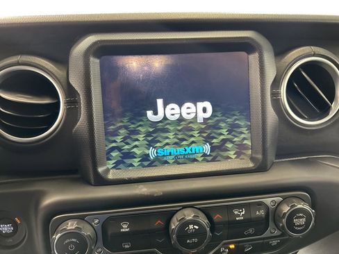Used 2019 Jeep Wrangler Unlimited Sahara image 27