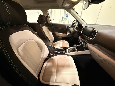 Used 2025 Hyundai Venue SEL FWD image 26