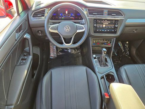Used 2023 Volkswagen Tiguan SE w/ Panoramic Sunroof Package FWD image 10