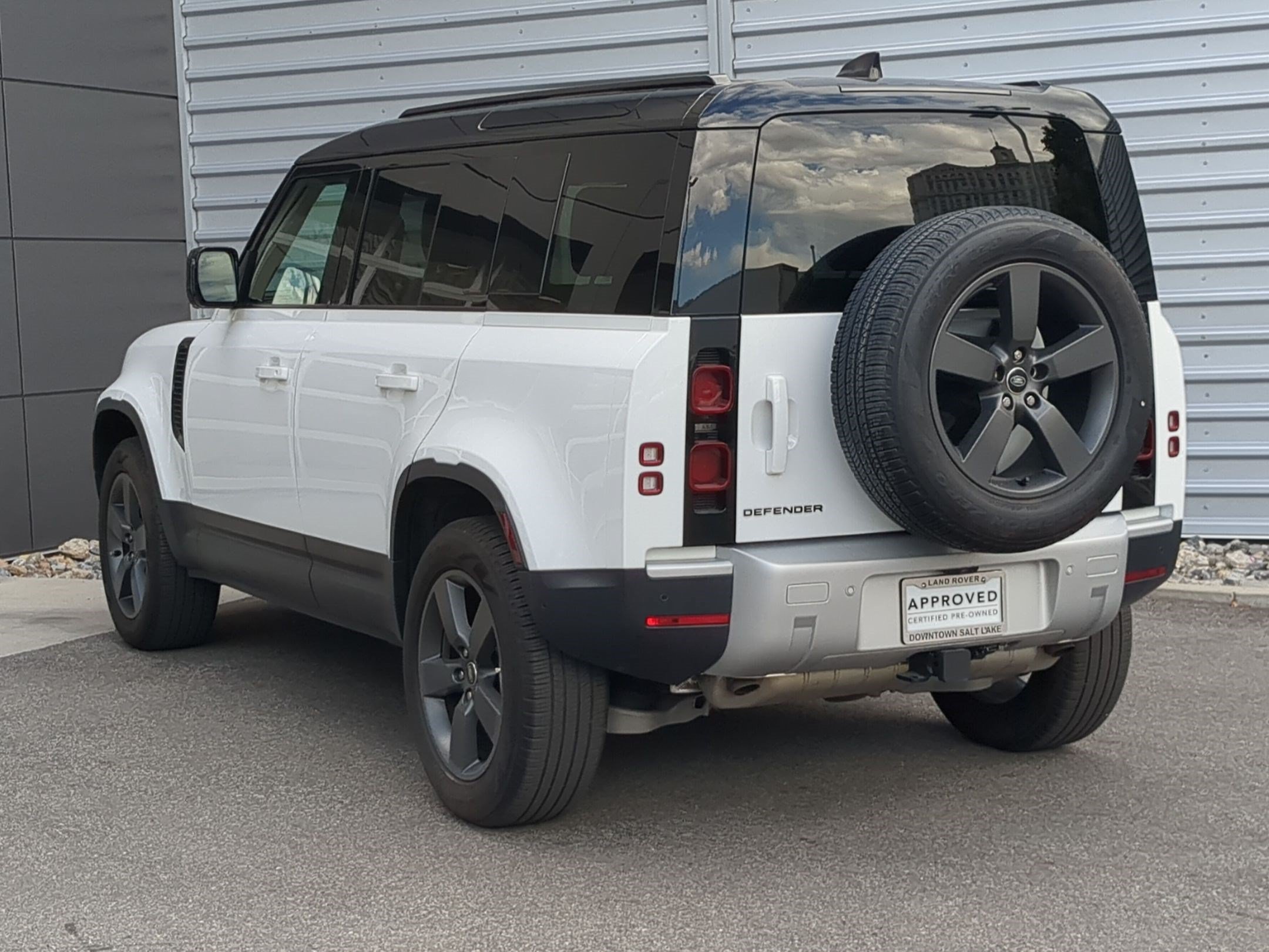 Used 2025 Land Rover Defender 110 S AWD/4WD image 10