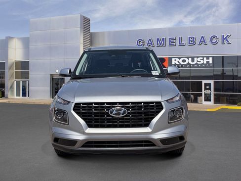 Used 2024 Hyundai Venue SE FWD image 9