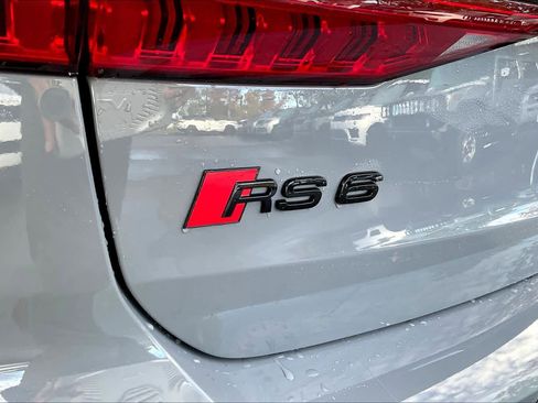 Used 2024 Audi RS 6 performance image 11