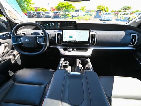 Used 2025 Ford Expedition Active AWD/4WD image 33