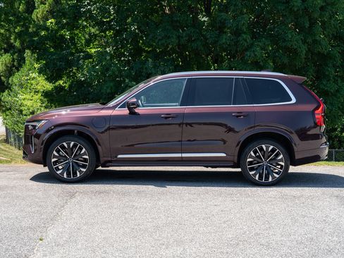 Used 2025 Volvo XC90 T8 Ultra AWD/4WD image 3