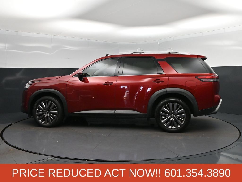 Used 2023 Nissan Pathfinder SL w/ SL Premium Package FWD image 4