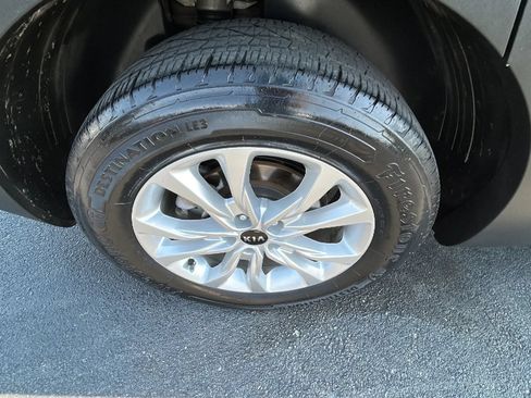 Used 2021 Kia Telluride LX FWD image 41