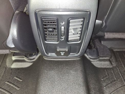 Used 2020 Jeep Grand Cherokee Altitude image 17