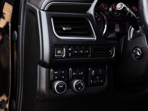 Used 2021 Chevrolet Suburban RST w/ Luxury Package AWD/4WD image 29