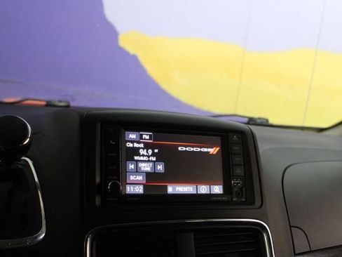 Used 2019 Dodge Grand Caravan SE w/ Rear Park Assist Package FWD image 19