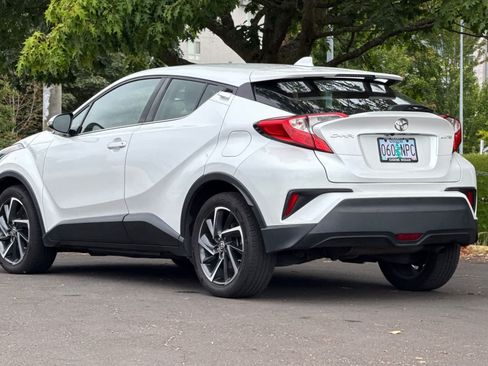 Used 2022 Toyota C-HR Limited FWD image 6