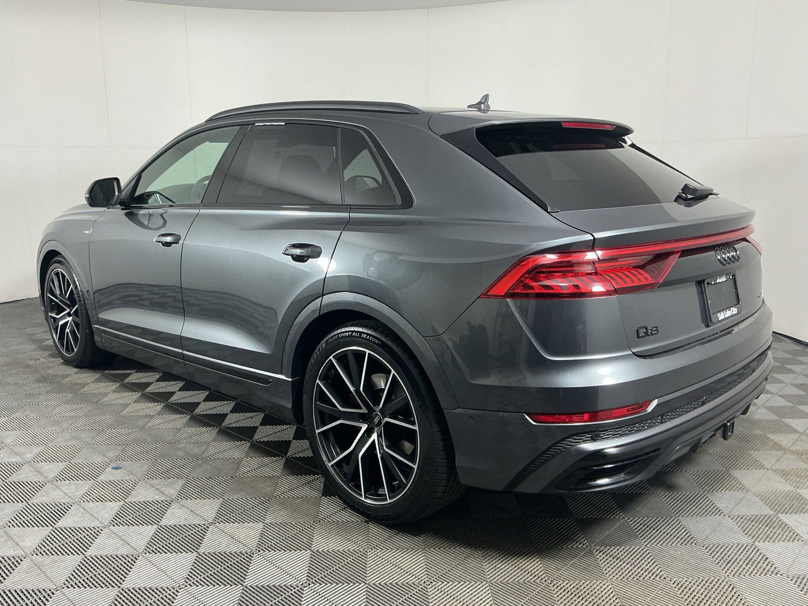 Used 2023 Audi Q8 Prestige AWD/4WD image 6