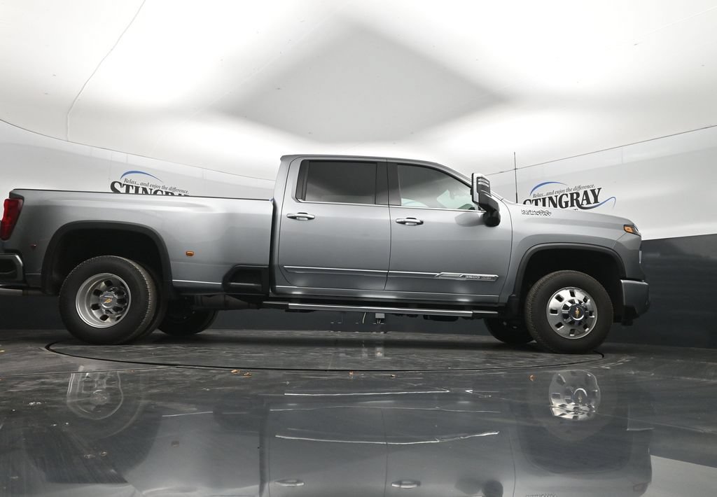 Used 2026 Chevrolet Silverado 3500 High Country w/ Technology Package AWD/4WD image 33